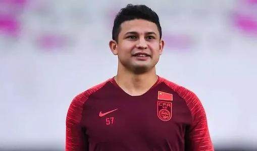 九游娱乐平台-王新欣力挺艾克森：必须他顶锋线上 能给队友信心